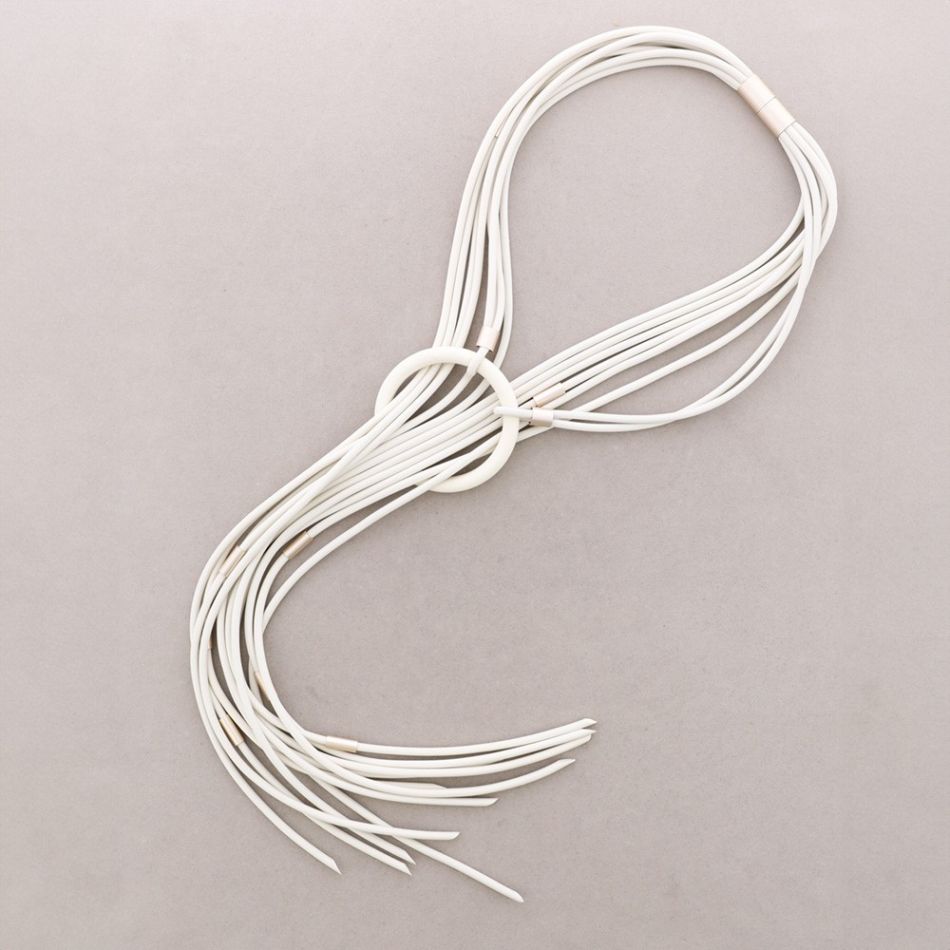 LONG MAGNET NECKLACE WITH MULTI RUBBER STRIP