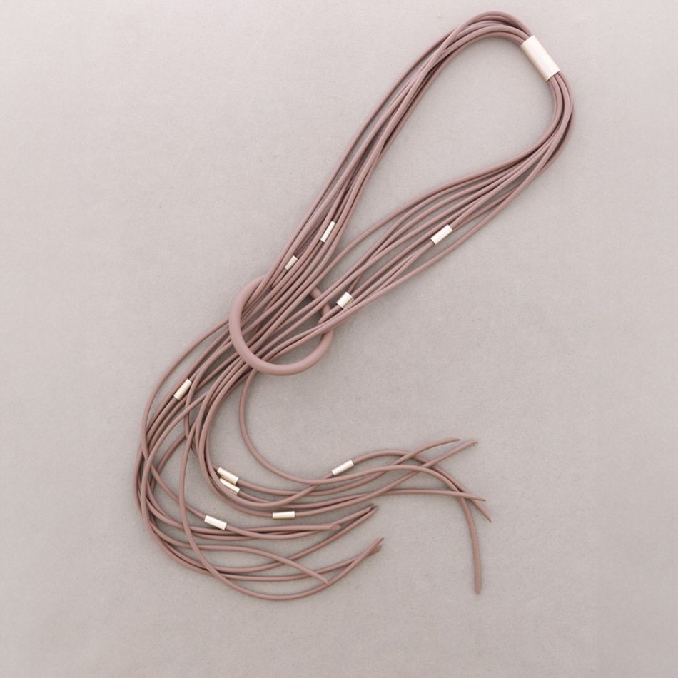 LONG MAGNET NECKLACE WITH MULTI RUBBER STRIP