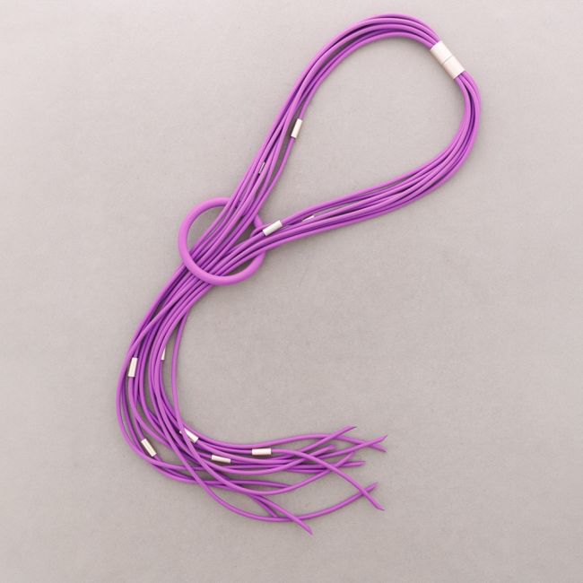 LONG MAGNET NECKLACE WITH MULTI RUBBER STRIP