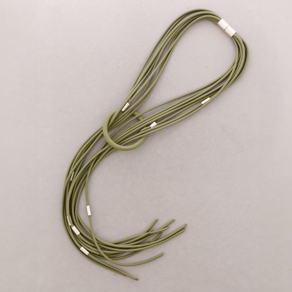 LONG MAGNET NECKLACE WITH MULTI RUBBER STRIP