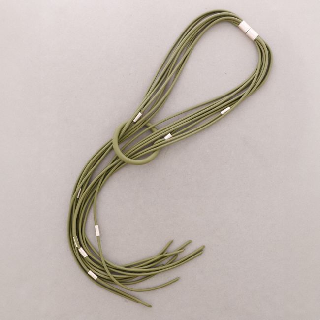 LONG MAGNET NECKLACE WITH MULTI RUBBER STRIP