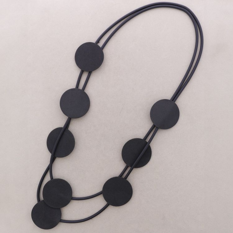 LONG MAGNET NECKLACE WITH DOUBLE RUBBER MEDALS FOAMY 2