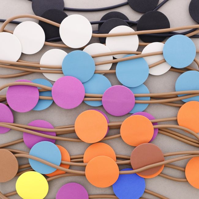 LONG MAGNET NECKLACE WITH DOUBLE RUBBER MEDALS FOAMY