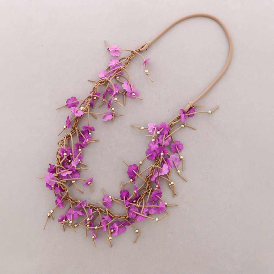 COLLAR LARGO FLORES