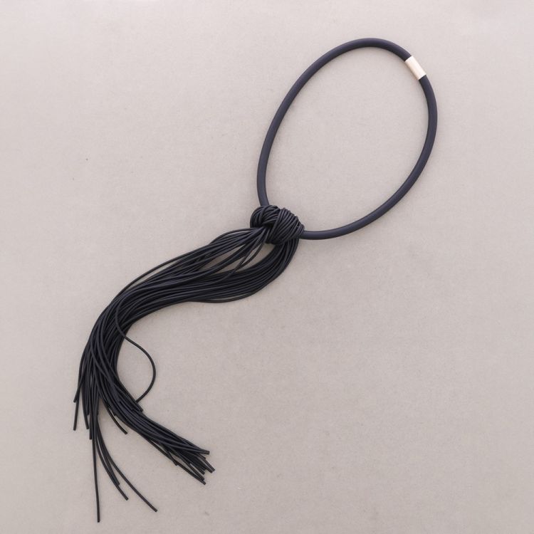 RUBBER KNOT MAGNET NECKLACE 2