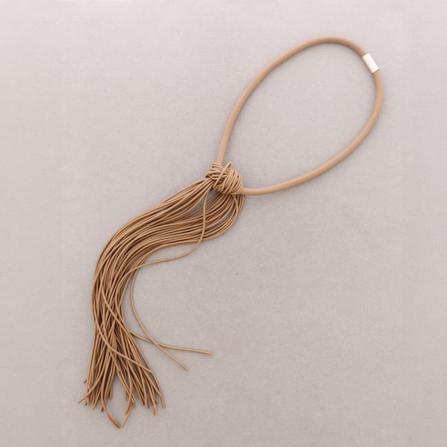 RUBBER KNOT MAGNET NECKLACE