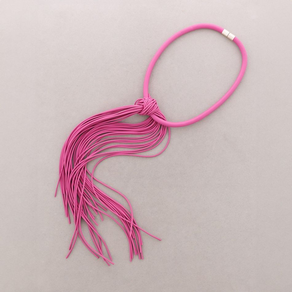 RUBBER KNOT MAGNET NECKLACE