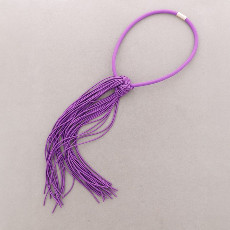 RUBBER KNOT MAGNET NECKLACE