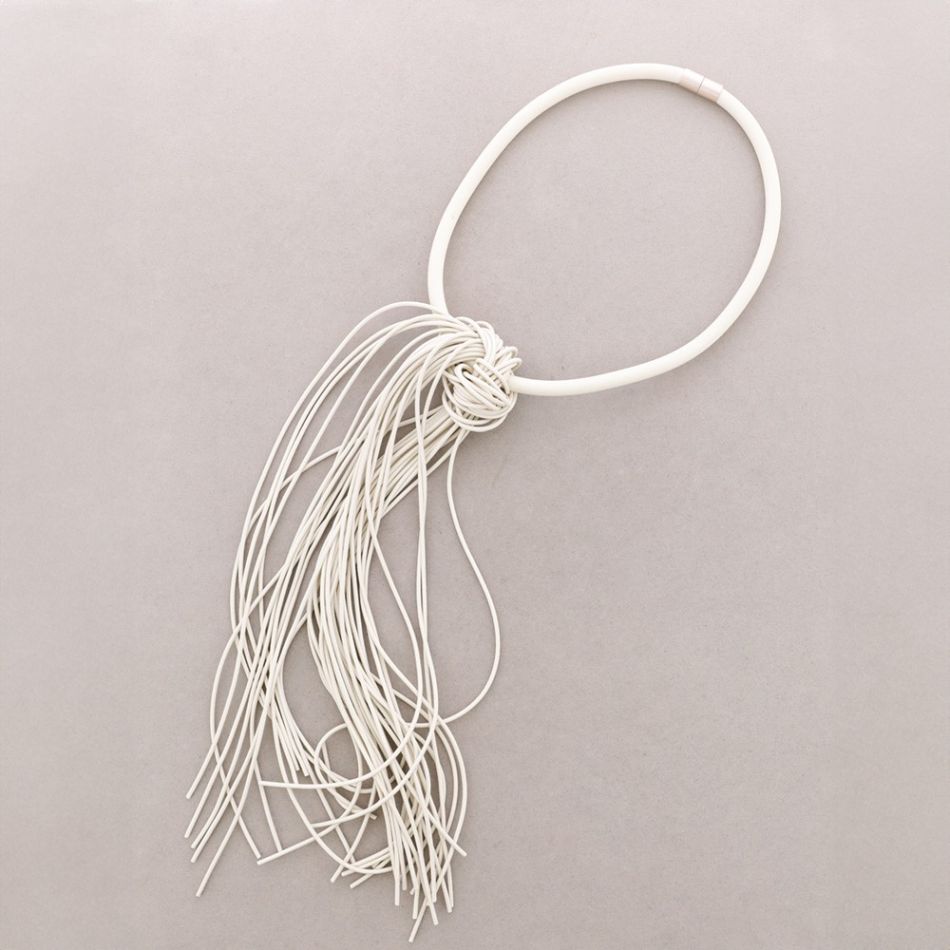 RUBBER KNOT MAGNET NECKLACE