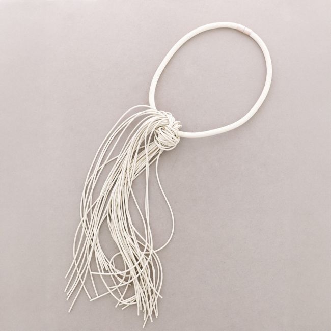RUBBER KNOT MAGNET NECKLACE