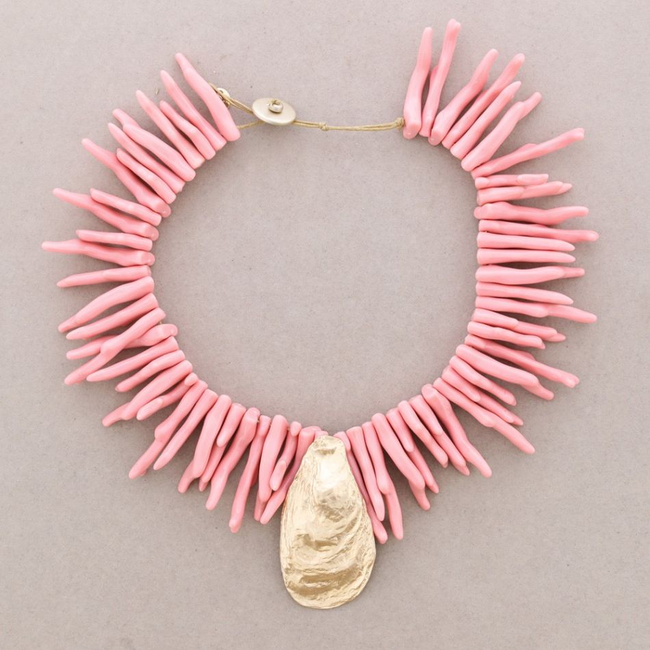 METAL SHELL PENDANT RESIN BEADS SHORT NECKLACE