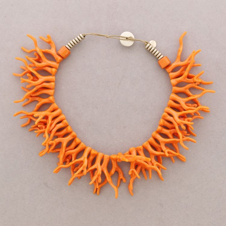 CORAL RESIN SHORT NECKLACE