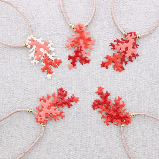 STEEL NECKLACE WITH CORAL ENAMEL PENDANT