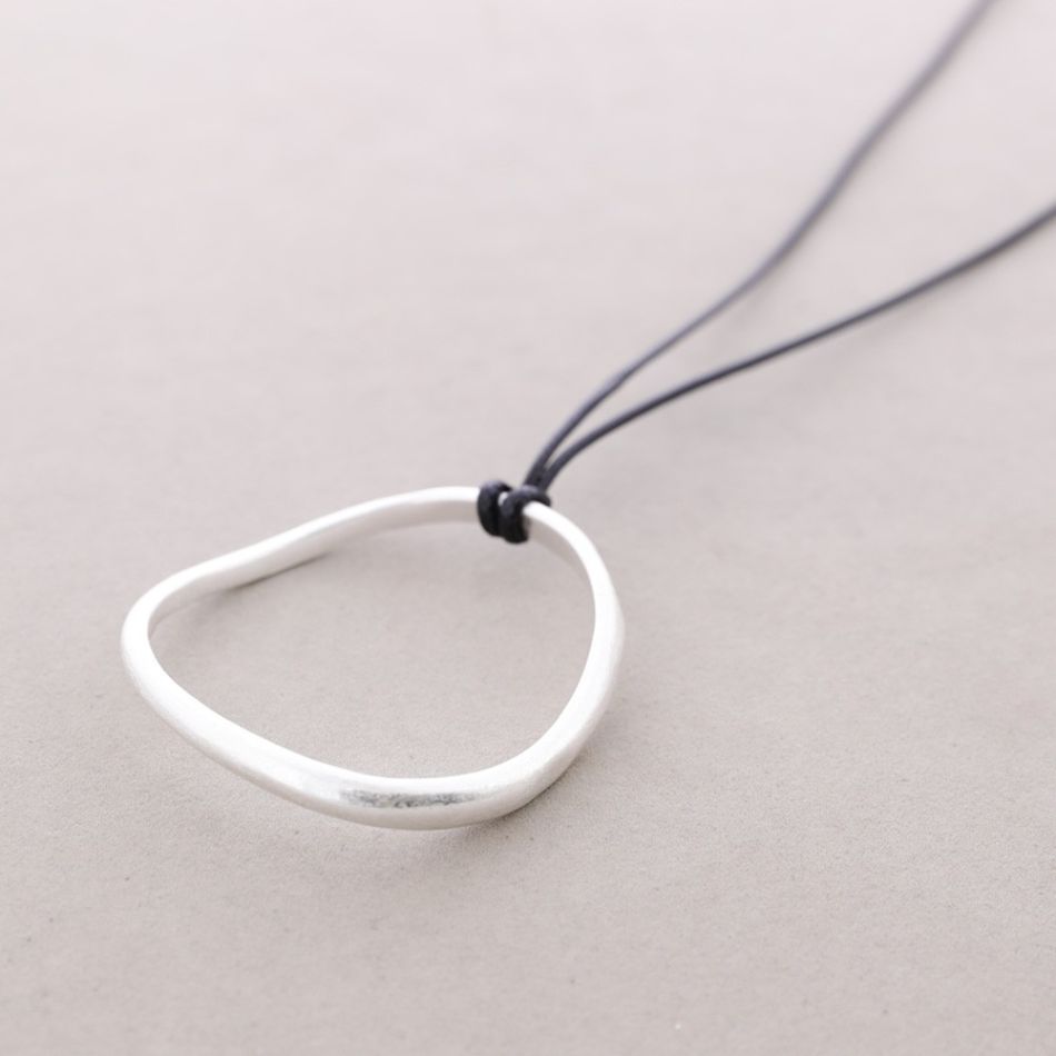 COLLAR LARGO COLGANTE ANILLA METAL