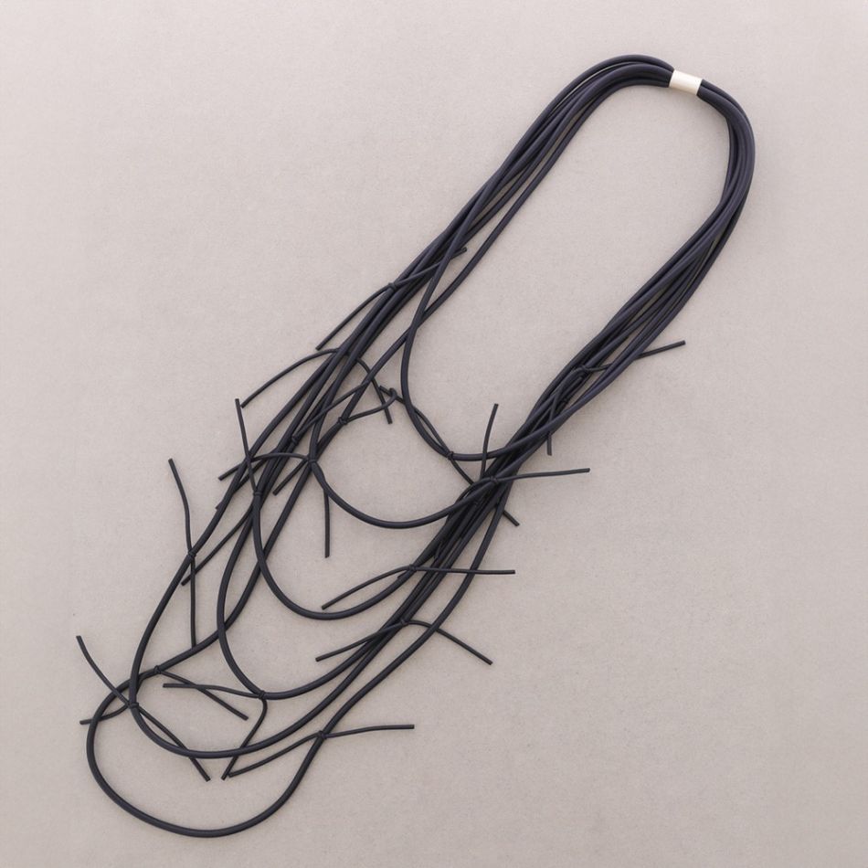 COLLAR IMÁN MULTI VUELTAS NUDOS GOMA