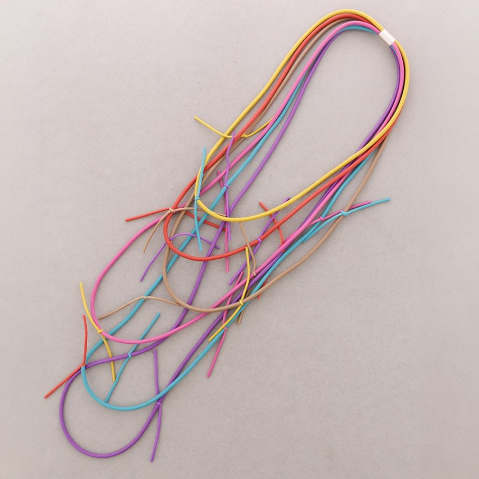 MULTI-TURN MAGNET NECKLACE WITH RUBBER KNOTS