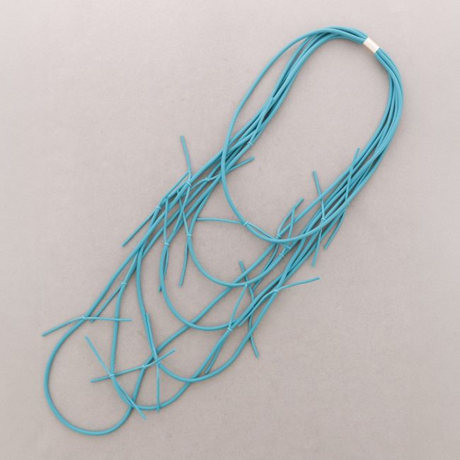 COLLAR IMÁN MULTI VUELTAS NUDOS GOMA