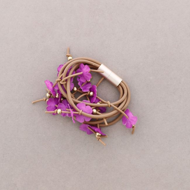 MULTI-STRAP RUBBER BRACELET WITH FLOWERS