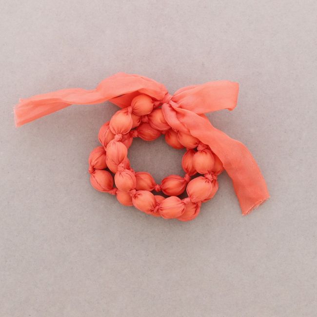 PULSERA TRIPLE BOLAS FORRADAS TELA
