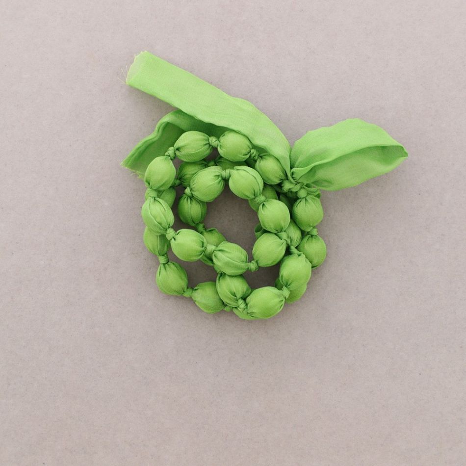 PULSERA TRIPLE BOLAS FORRADAS TELA