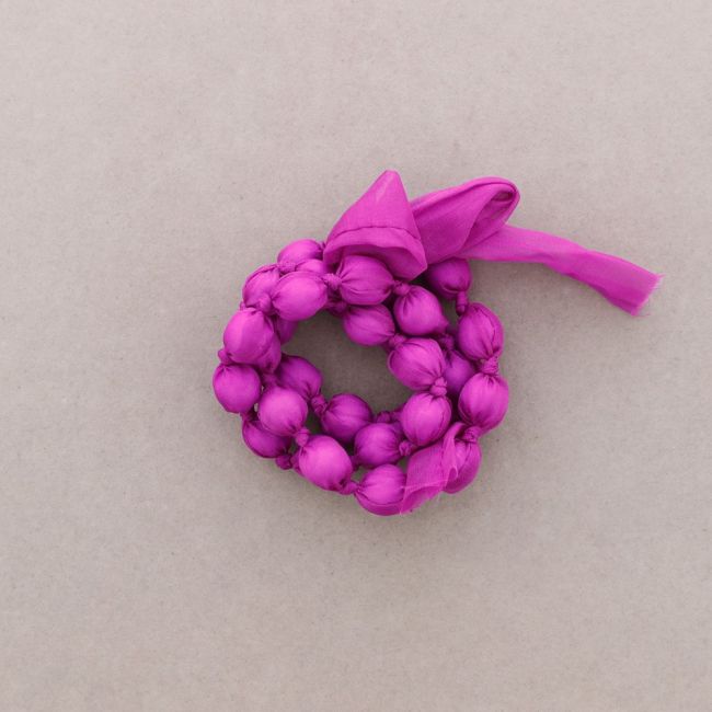 PULSERA TRIPLE BOLAS FORRADAS TELA