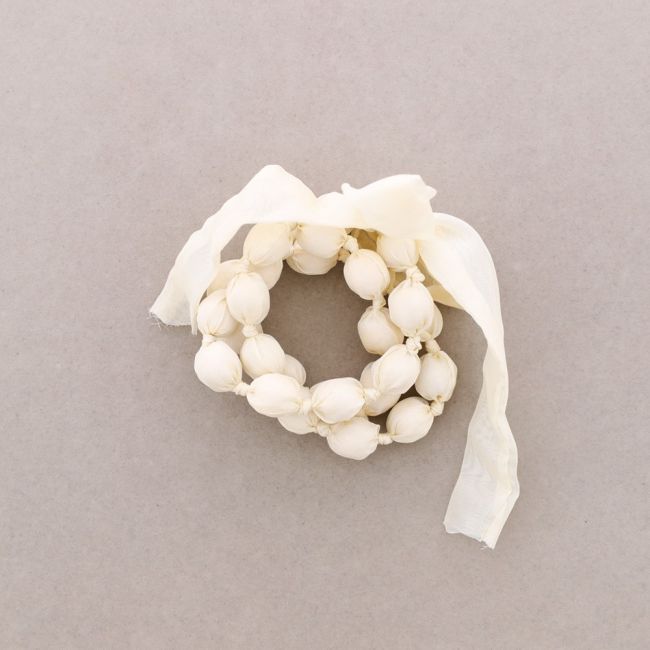 PULSERA TRIPLE BOLAS FORRADAS TELA