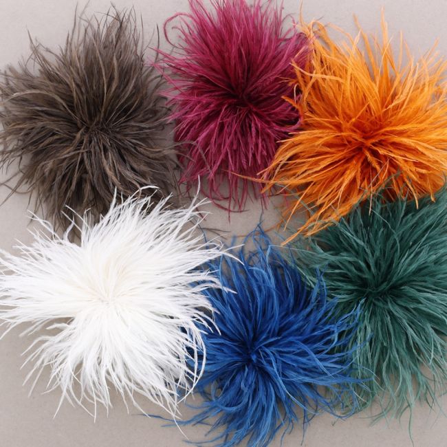 OSTRICH FEATHER BROOCH 8-10 CM