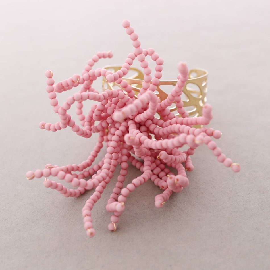PULSERA FLOR FLEXIBLE CUENTAS RESINA