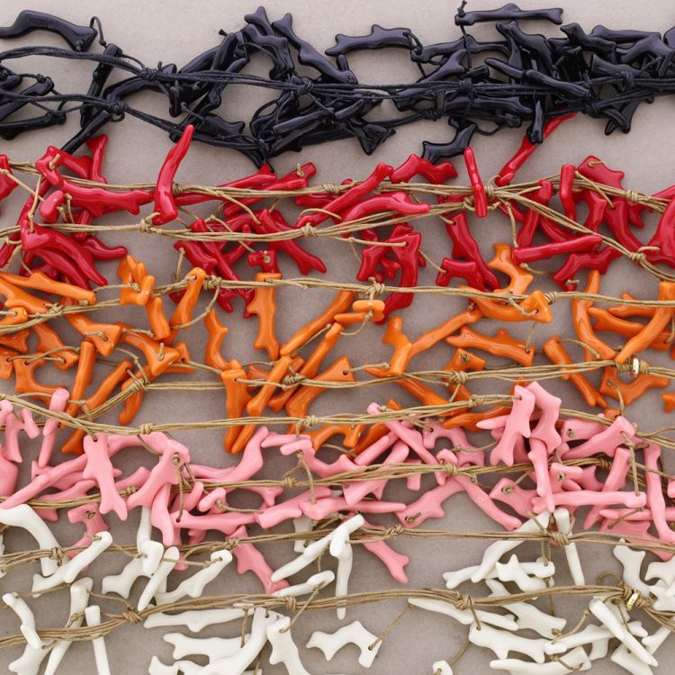 LONG NECKLACE WITH CORAL RESIN PENDANTS 2