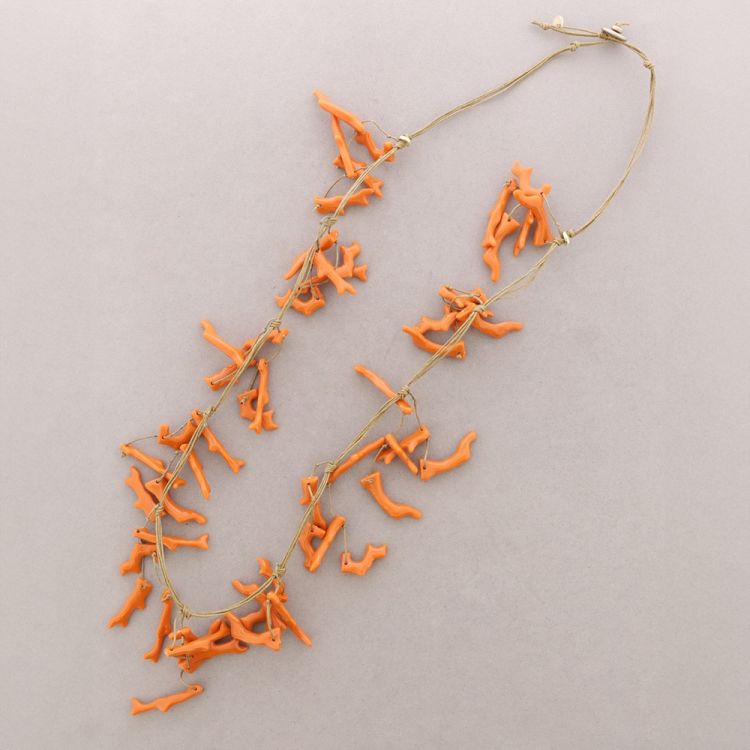 COLLAR LARGO COLGANTES CORAL RESINA 2