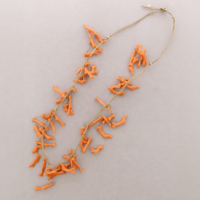COLLAR LARGO COLGANTES CORAL RESINA