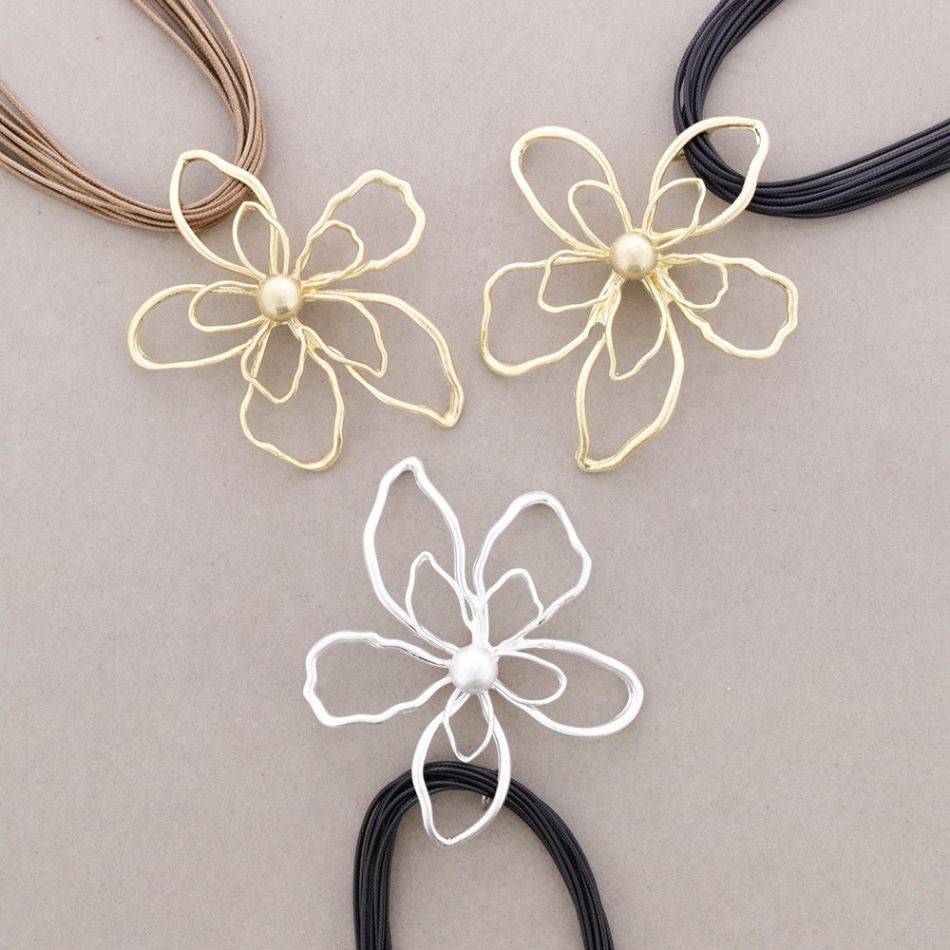 METAL FLOWER PENDANT CHOKER