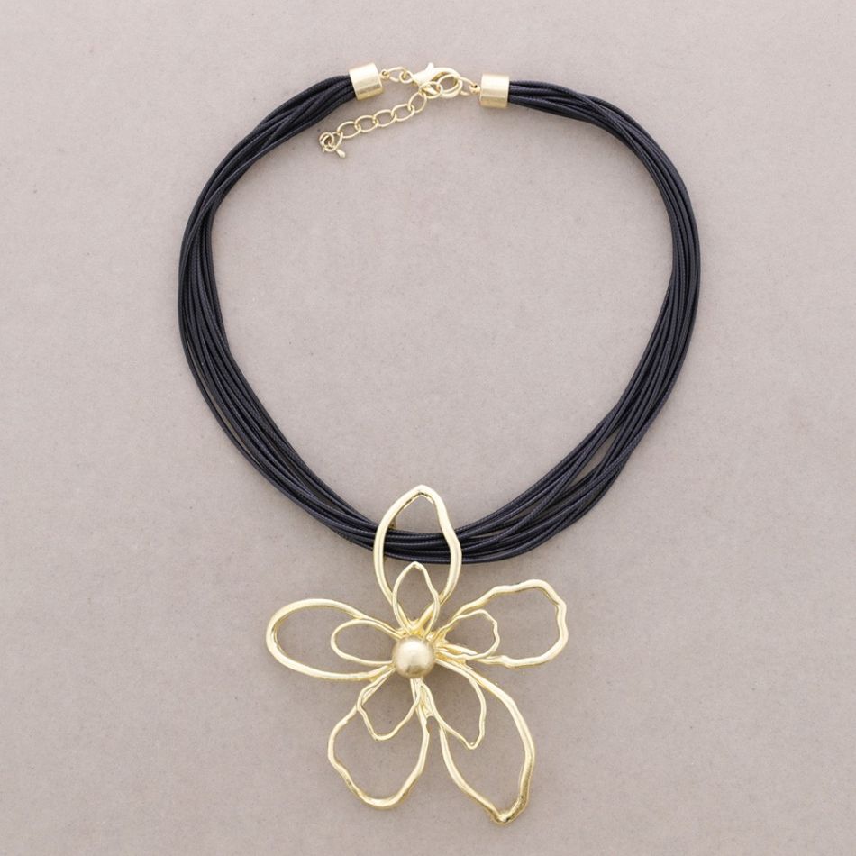 METAL FLOWER PENDANT CHOKER