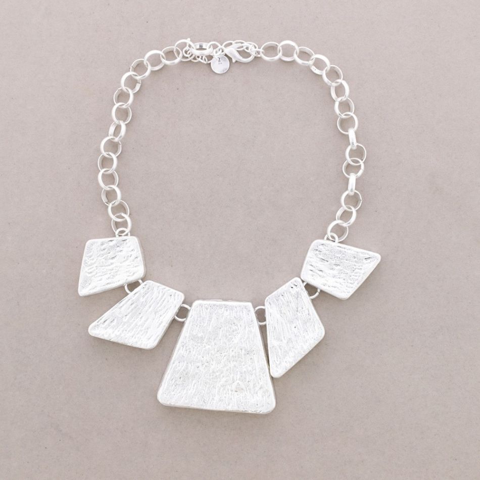 GEOMETRIC SHAPE METAL PENDANT CHOKER