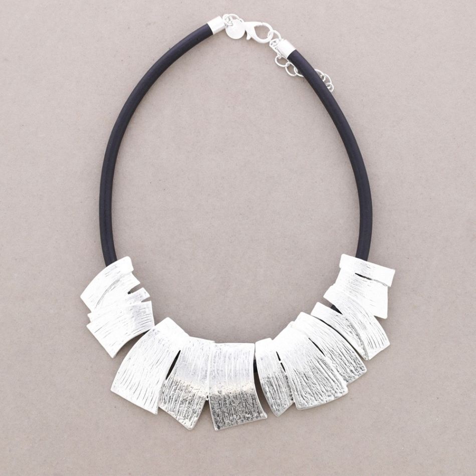 GEOMETRIC SHAPE METAL CHOKER