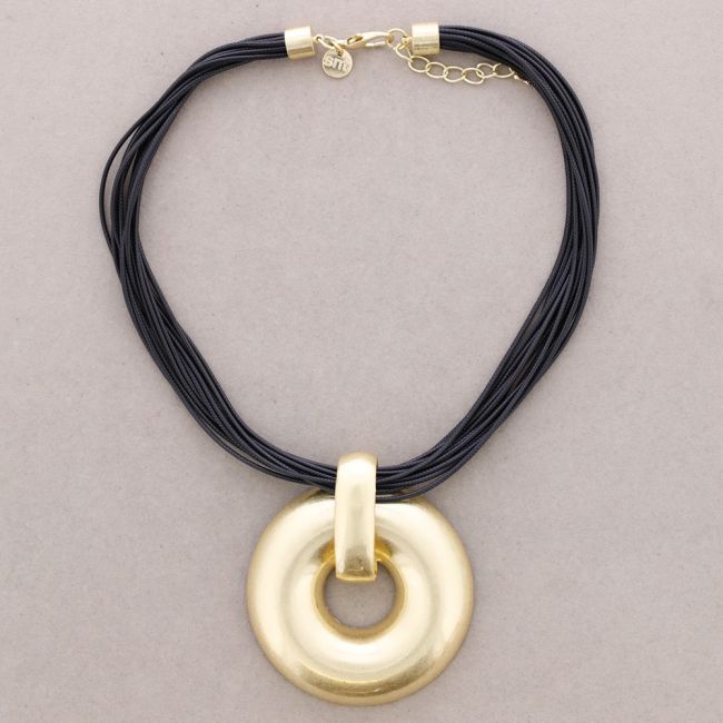 METAL HOOP PENDANT CHOKER