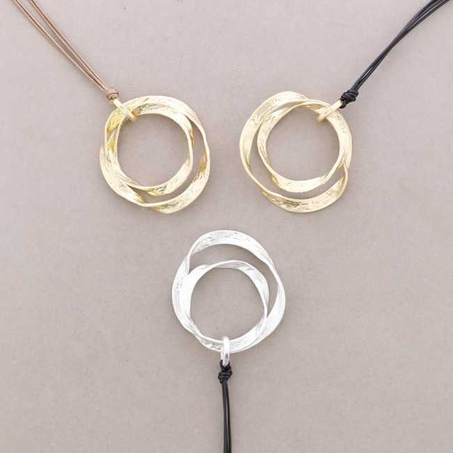 LONG NECKLACE WITH DOUBLE METAL HOOP PENDANT