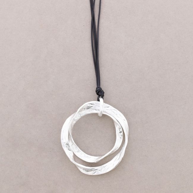 LONG NECKLACE WITH DOUBLE METAL HOOP PENDANT