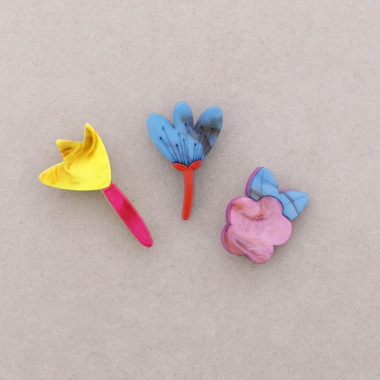 SET BROCHE TRIPLE FLOR RESINA