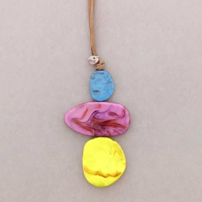 COLLAR LARGO COLGANTE TRIPLE RESINA