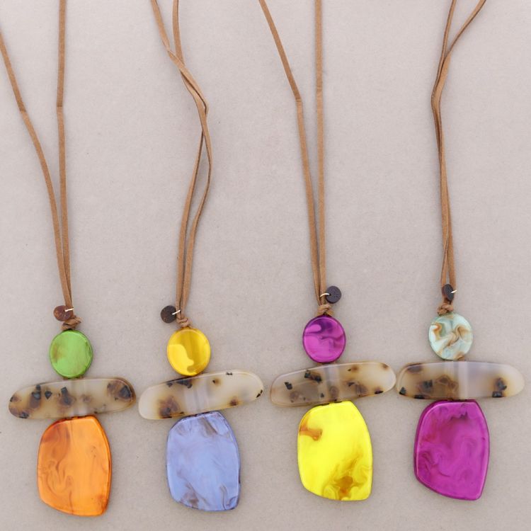 COLLAR FORMAS GEOMÉTRICAS RESINA 2
