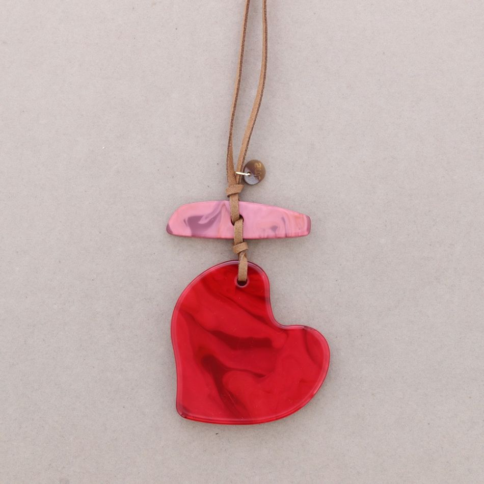 COLLAR LARGO COLGANTE CORAZÓN RESINA
