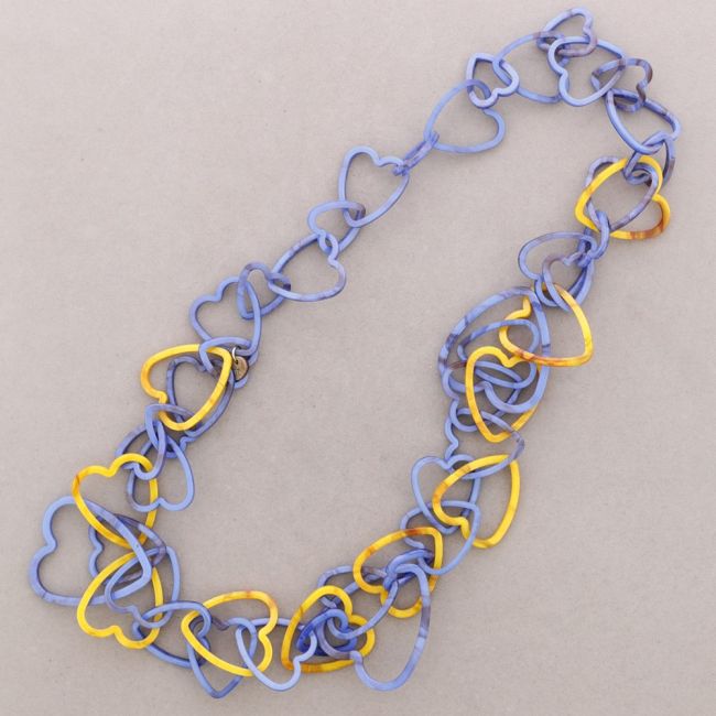 LONG NECKLACE WITH RESIN HEART LINKS