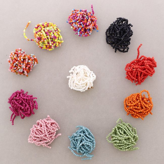 BROCHE FLOR FLEXIBLE CUENTAS RESINA