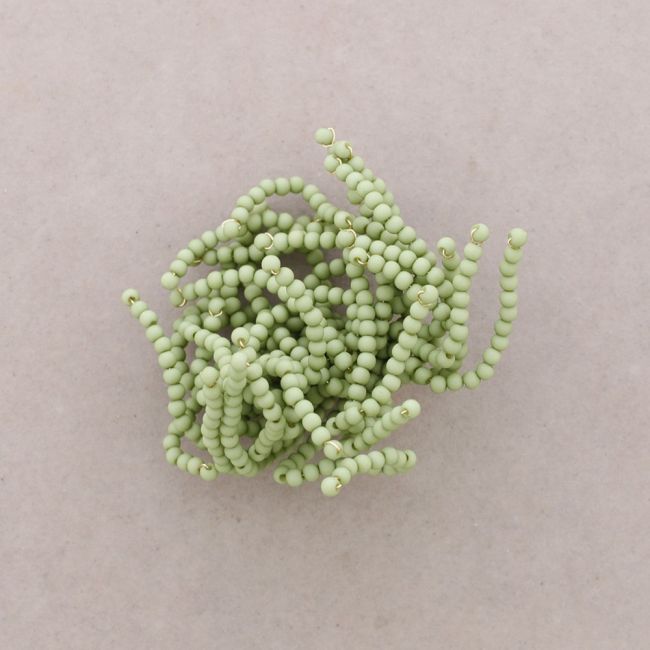 BROCHE FLOR FLEXIBLE CUENTAS RESINA