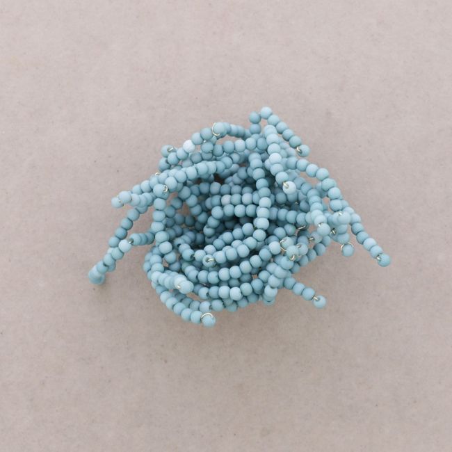 BROCHE FLOR FLEXIBLE CUENTAS RESINA