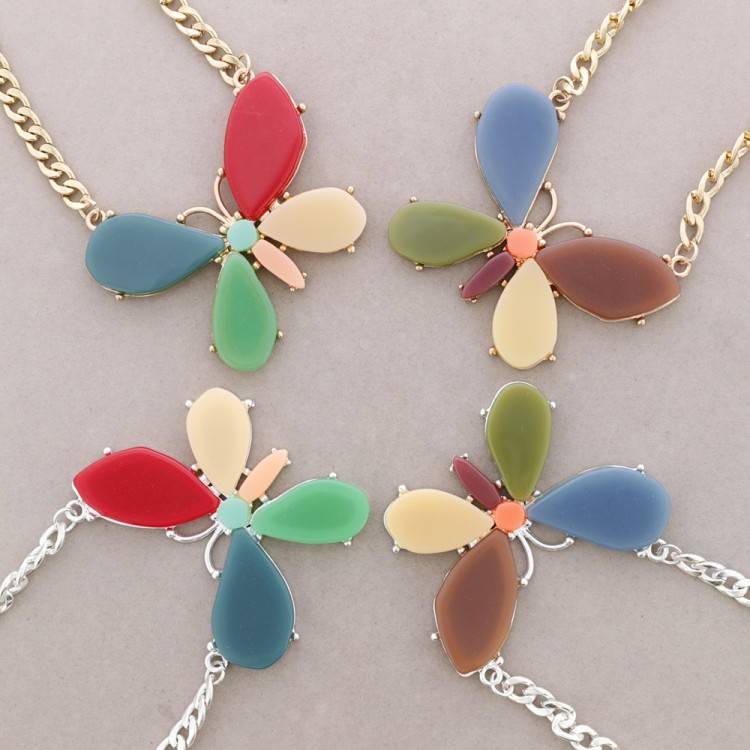 METAL RESIN SHORT NECKLACE 2