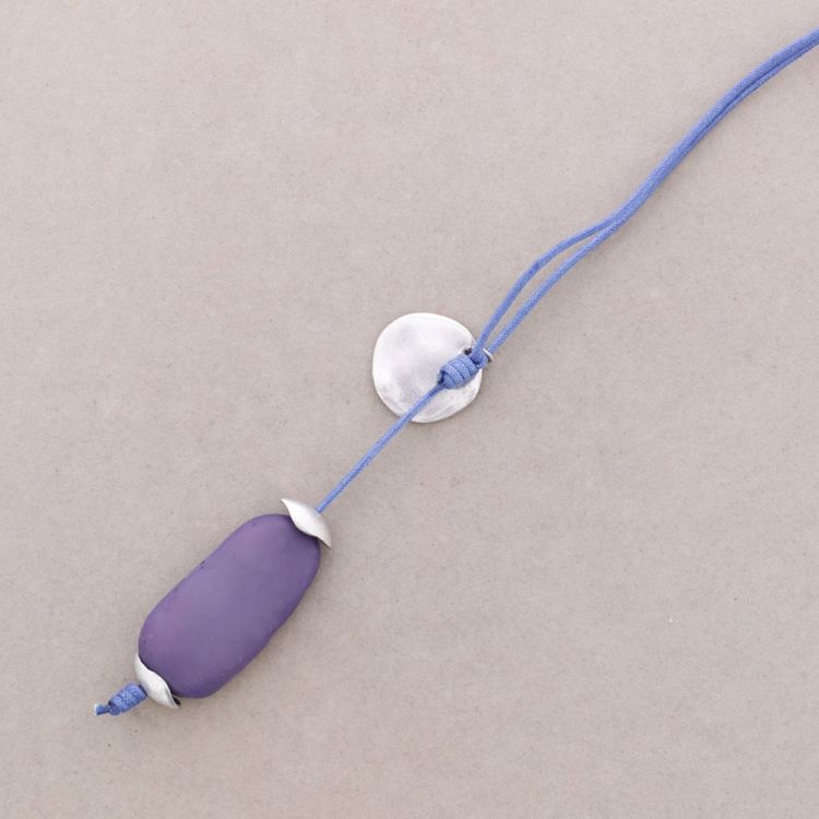 COLLAR LARGO CORDON METAL RESINA