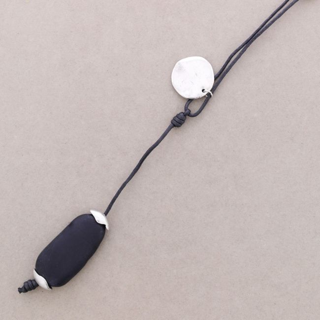 COLLAR LARGO CORDON METAL RESINA