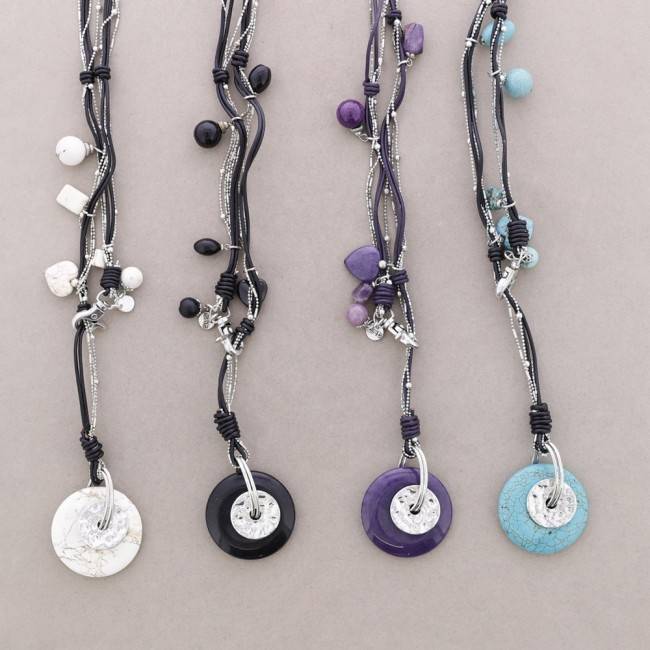 COLLAR LARGO CUERO COLG. PIEDRA
